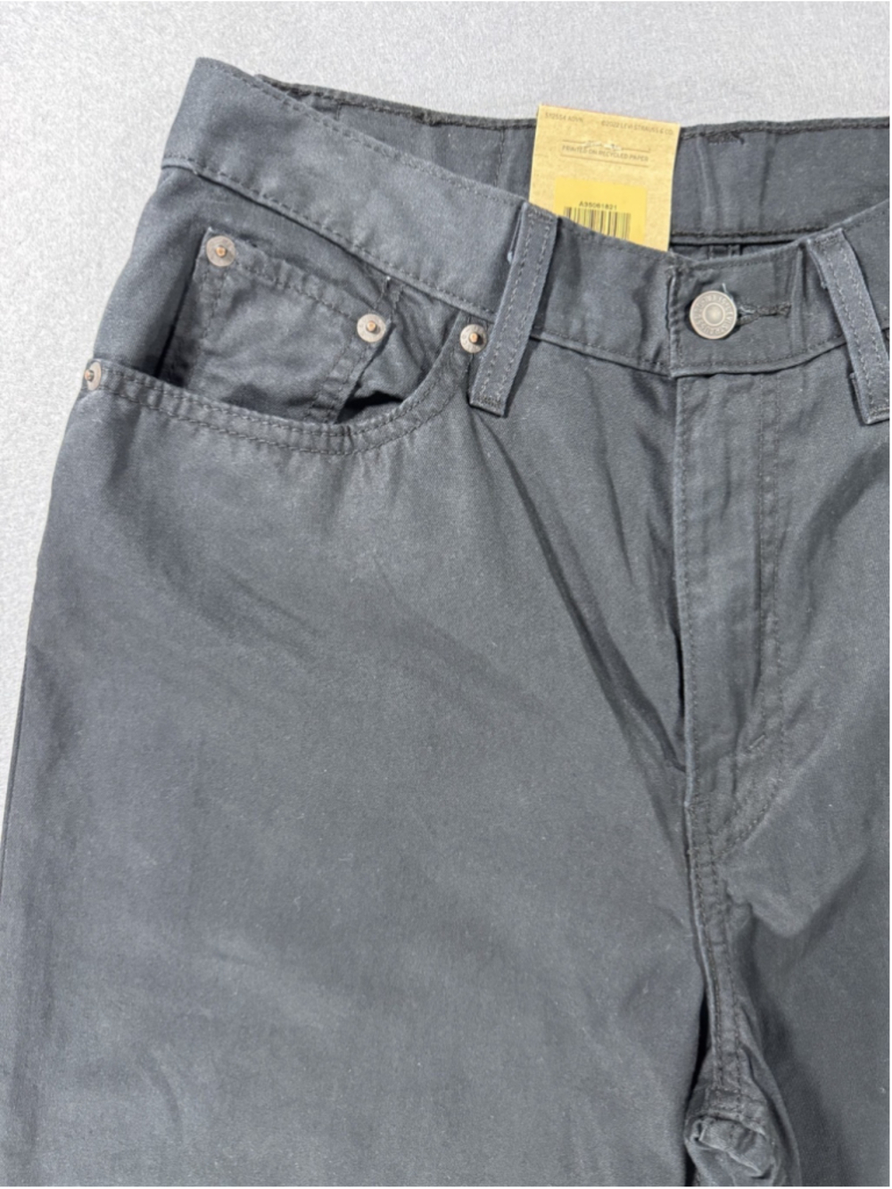 NWT Levi's '80's Mom Jeans High Rise Relaxed Tapered Leg Black Size 29x30 - Picture 2 of 16
